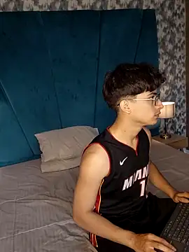 Snapshot of Aaron_Eze chatting on 02.20.26 Aaron Eze online show from 02.20.26