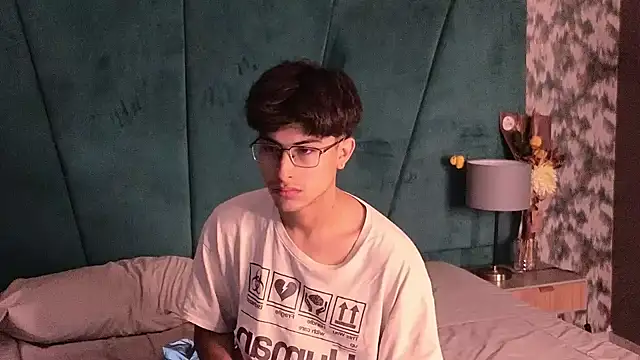 Snapshot of Aaron_Eze chatting on 02.22.26 Aaron Eze online show from 02.22.26