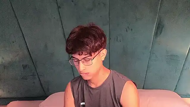 Snapshot of Aaron_Eze chatting on 02.24.26 Aaron Eze online show from 02.24.26