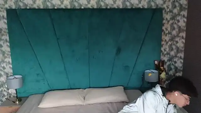 Snapshot of Aaron_Eze chatting on 02.25.26 Aaron Eze online show from 02.25.26