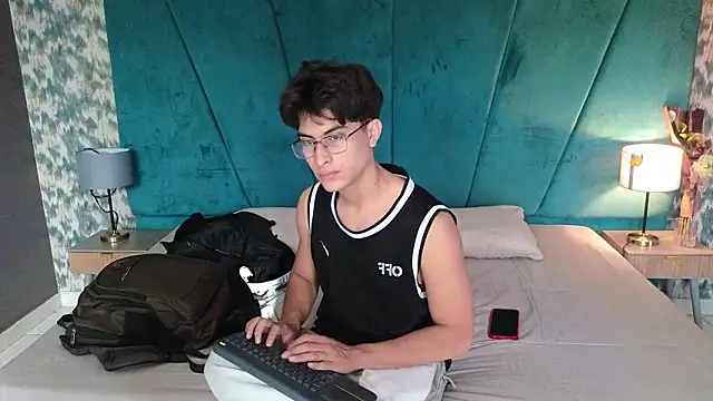 Snapshot of Aaron_Eze chatting on 02.26.26 Aaron Eze online show from 02.26.26