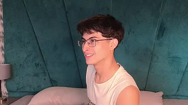 Snapshot of Aaron_Eze chatting on 02.27.26 Aaron Eze online show from 02.27.26