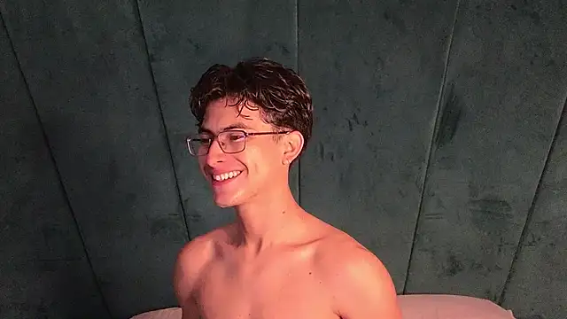 Aaron Eze online show from 03.03.26