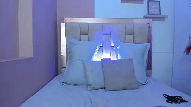 Snapshot of Eviiece chatting on 10.31.25 Eviiece online show from 10.31.25