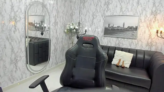 AlexandraMilff online show from 11.12.25