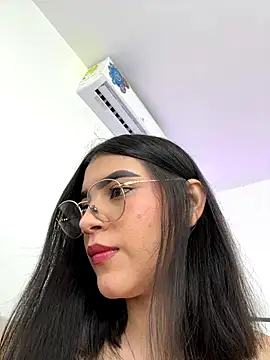 Snapshot of Julietalcl chatting on 11.30.25 Julietalcl online show from 11.30.25