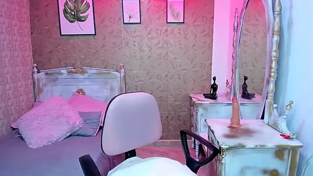 Snapshot of Sara_clk chatting on 11.09.25 Sara clk online show from 11.09.25