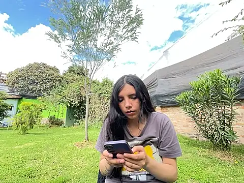 Snapshot of moon2_1_ chatting on 11.17.25 moon2 1 online show from 11.17.25