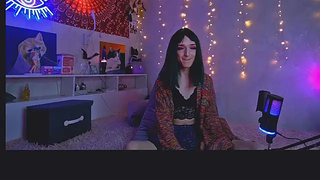 Snapshot of whoalexxa chatting on 11.08.25 whoalexxa online show from 11.08.25