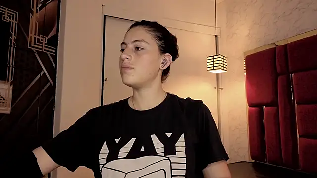 Snapshot of moon_winy chatting on 11.27.25 moon winy online show from 11.27.25