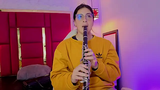 moon winy online show from 04.23.26