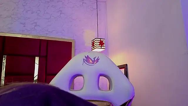 moon winy online show from 04.26.26