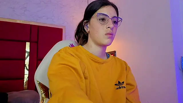 moon winy online show from 04.28.26