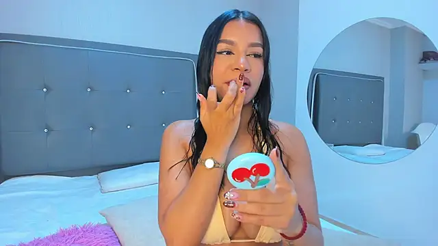 naomygomez1 online show from 11.19.25