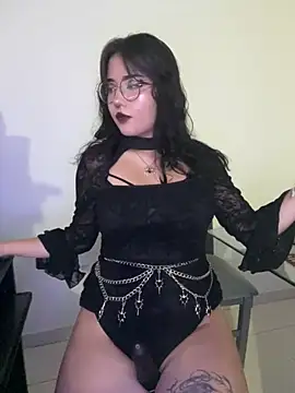 Snapshot of KitsuneHina chatting on 11.15.25 KitsuneHina online show from 11.15.25