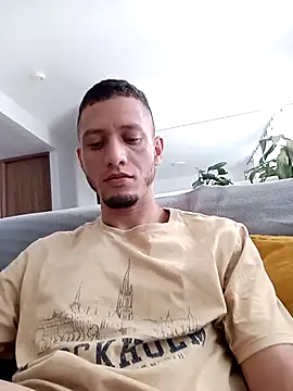 Snapshot of GabrielDraiven chatting on 10.22.25 GabrielDraiven online show from 10.22.25