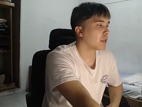 Snapshot of CuteAlexBoy chatting on 02.12.26 CuteAlexBoy online show from 02.12.26