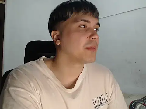 Snapshot of CuteAlexBoy chatting on 05.11.26 CuteAlexBoy online show from 05.11.26