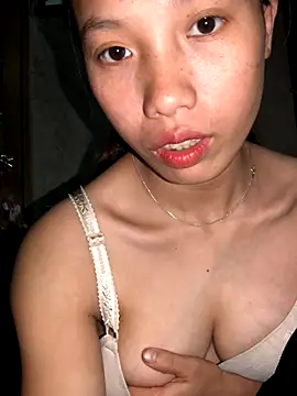 Snapshot of Lily-2k chatting on 10.24.25 Lily-2k online show from 10.24.25