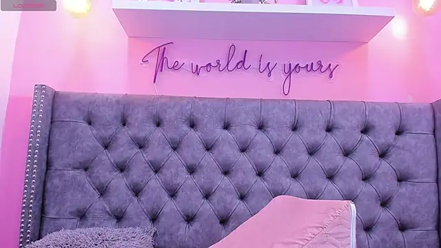 Sophiia 77 online show from 04.16.26