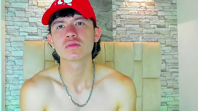 Snapshot of Owenn_17 chatting on 10.17.25 Owenn 17 online show from 10.17.25