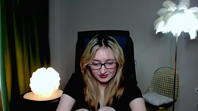 ScarlettScril online show from 10.19.25