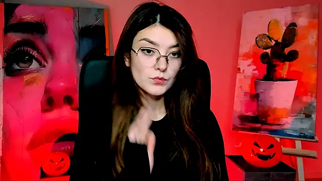 Snapshot of AnaSteisher chatting on 10.24.25 AnaSteisher online show from 10.24.25