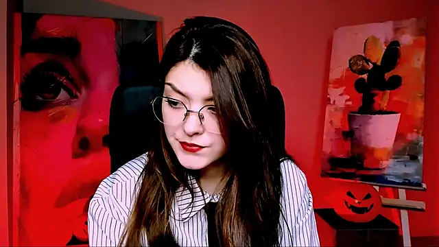 Snapshot of AnaSteisher chatting on 10.30.25 AnaSteisher online show from 10.30.25