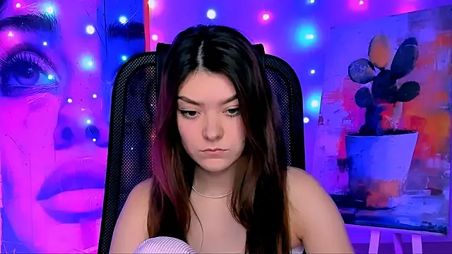 Snapshot of AnaSteisher chatting on 12.17.25 AnaSteisher online show from 12.17.25