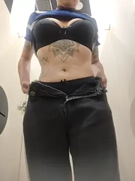 Snapshot of Natimiau chatting on 11.12.25 Natimiau online show from 11.12.25