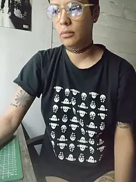 Snapshot of Natimiau chatting on 11.17.25 Natimiau online show from 11.17.25