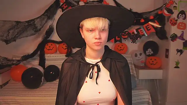 Snapshot of puffimini chatting on 11.01.25 puffimini online show from 11.01.25