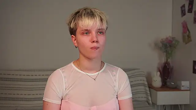 Snapshot of puffimini chatting on 11.12.25 puffimini online show from 11.12.25