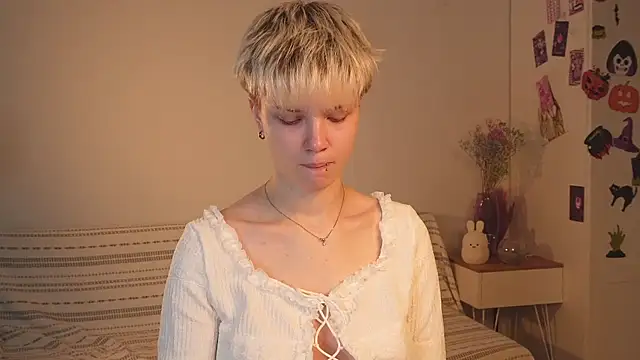 Snapshot of puffimini chatting on 11.22.25 puffimini online show from 11.22.25