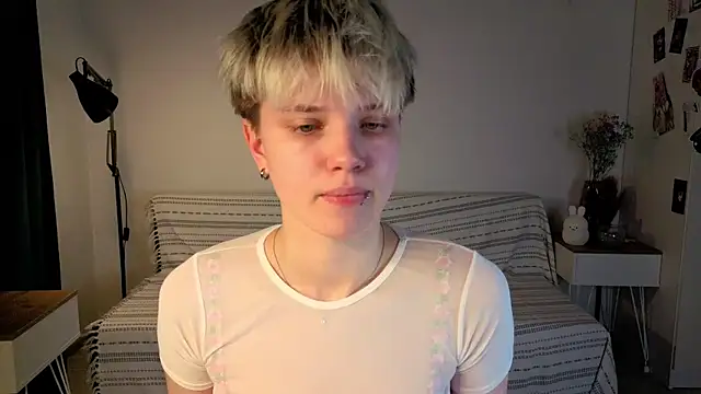 Snapshot of puffimini chatting on 11.28.25 puffimini online show from 11.28.25