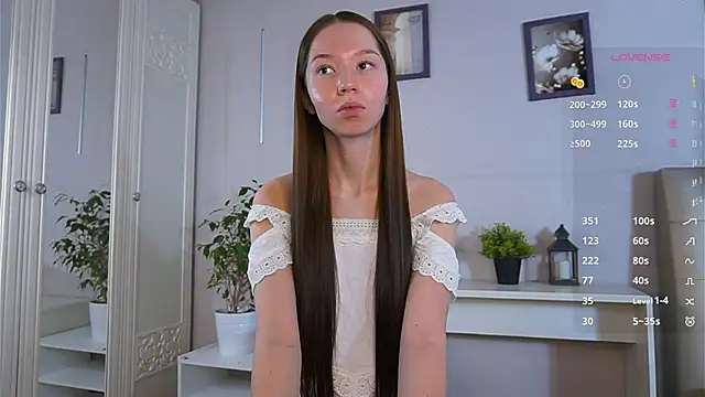 Snapshot of MayaHjelm chatting on 11.27.25 MayaHjelm online show from 11.27.25