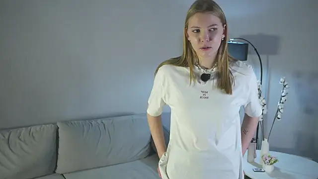 EviaCocola online show from 10.17.25