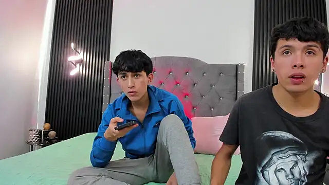 Snapshot of hoot_booys_ chatting on 10.27.25 hoot booys online show from 10.27.25