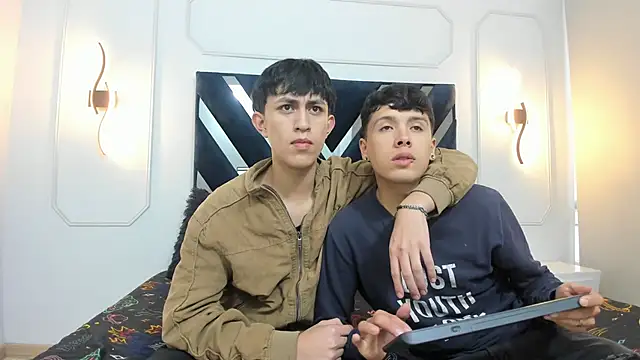 hoot booys  online show from 12.22.25