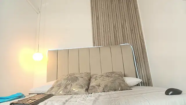 EvaaSinclair online show from 03.02.26