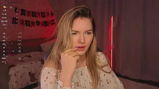 Snapshot of EvelynSin chatting on 11.01.25 EvelynSin online show from 11.01.25