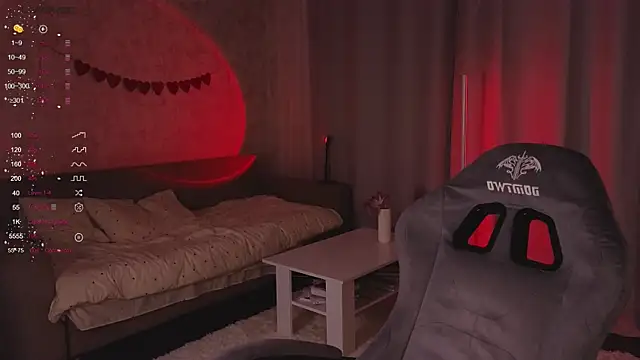 Snapshot of EvelynSin chatting on 11.16.25 EvelynSin online show from 11.16.25