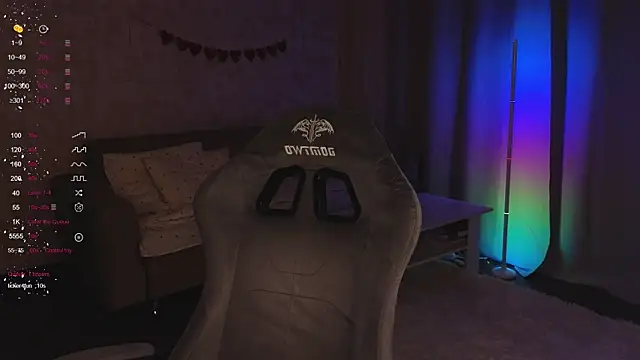 Snapshot of EvelynSin chatting on 11.26.25 EvelynSin online show from 11.26.25