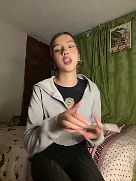 Snapshot of MiaaCute- chatting on 07.27.26 MiaaCute- online show from 07.27.26