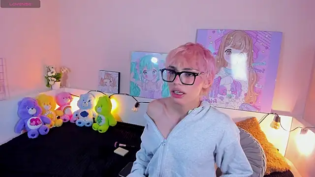 Snapshot of Strawberry_Kitty_ chatting on 10.21.25 Strawberry Kitty online show from 10.21.25