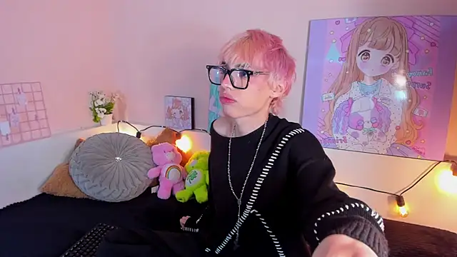 Snapshot of Strawberry_Kitty_ chatting on 10.27.25 Strawberry Kitty online show from 10.27.25