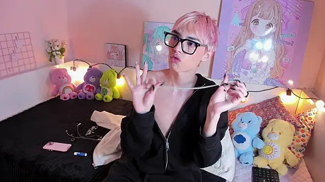 Snapshot of Strawberry_Kitty_ chatting on 11.13.25 Strawberry Kitty online show from 11.13.25