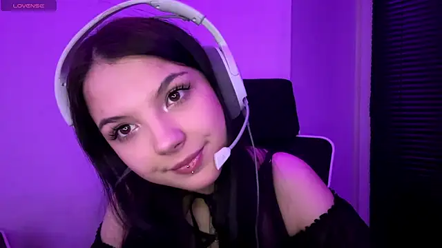 Snapshot of HanaMantanaDell chatting on 12.20.25 HanaMantanaDell online show from 12.20.25