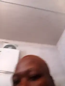 Snapshot of Roronae chatting on 11.12.25 Roronae online show from 11.12.25