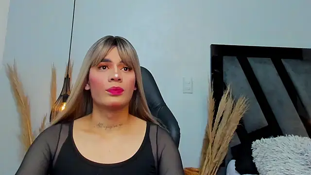 Snapshot of Amelia_Brixton chatting on 11.25.25 Amelia Brixton online show from 11.25.25